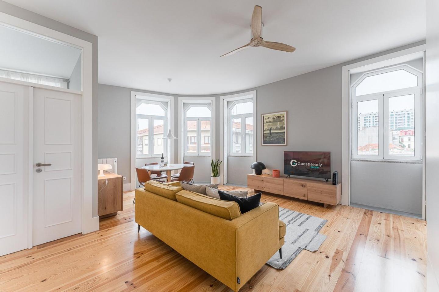 Guestready - Colorful Apt Near Agosto Station 波尔图 外观 照片